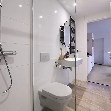 The Art Gallery - Mario's Place - By T&s 여관 *